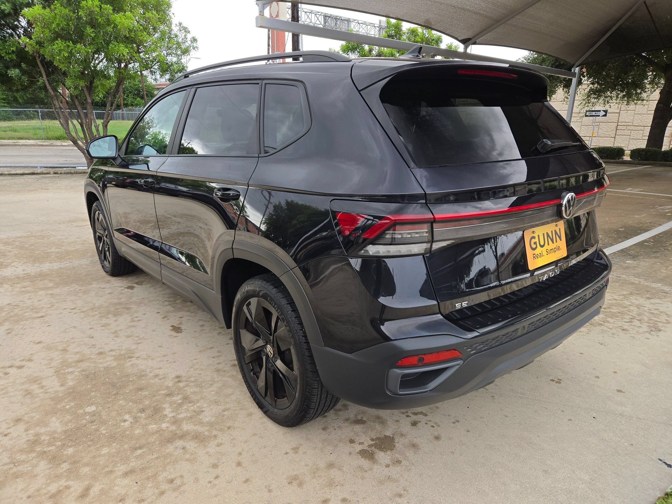Used 2025 Volkswagen Taos SE FWD image 5