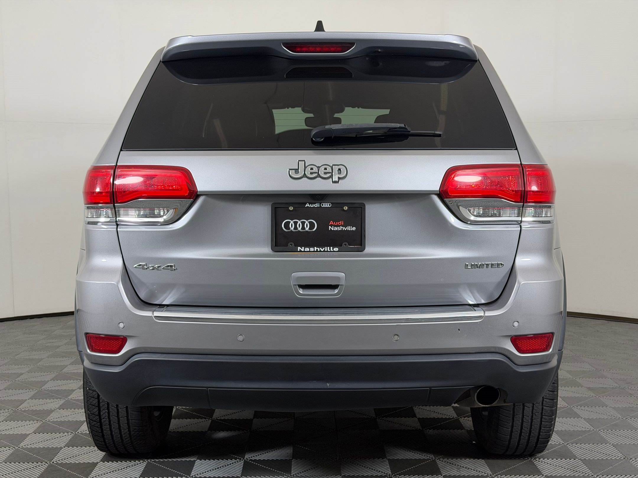 Used 2017 Jeep Grand Cherokee Limited AWD/4WD image 10