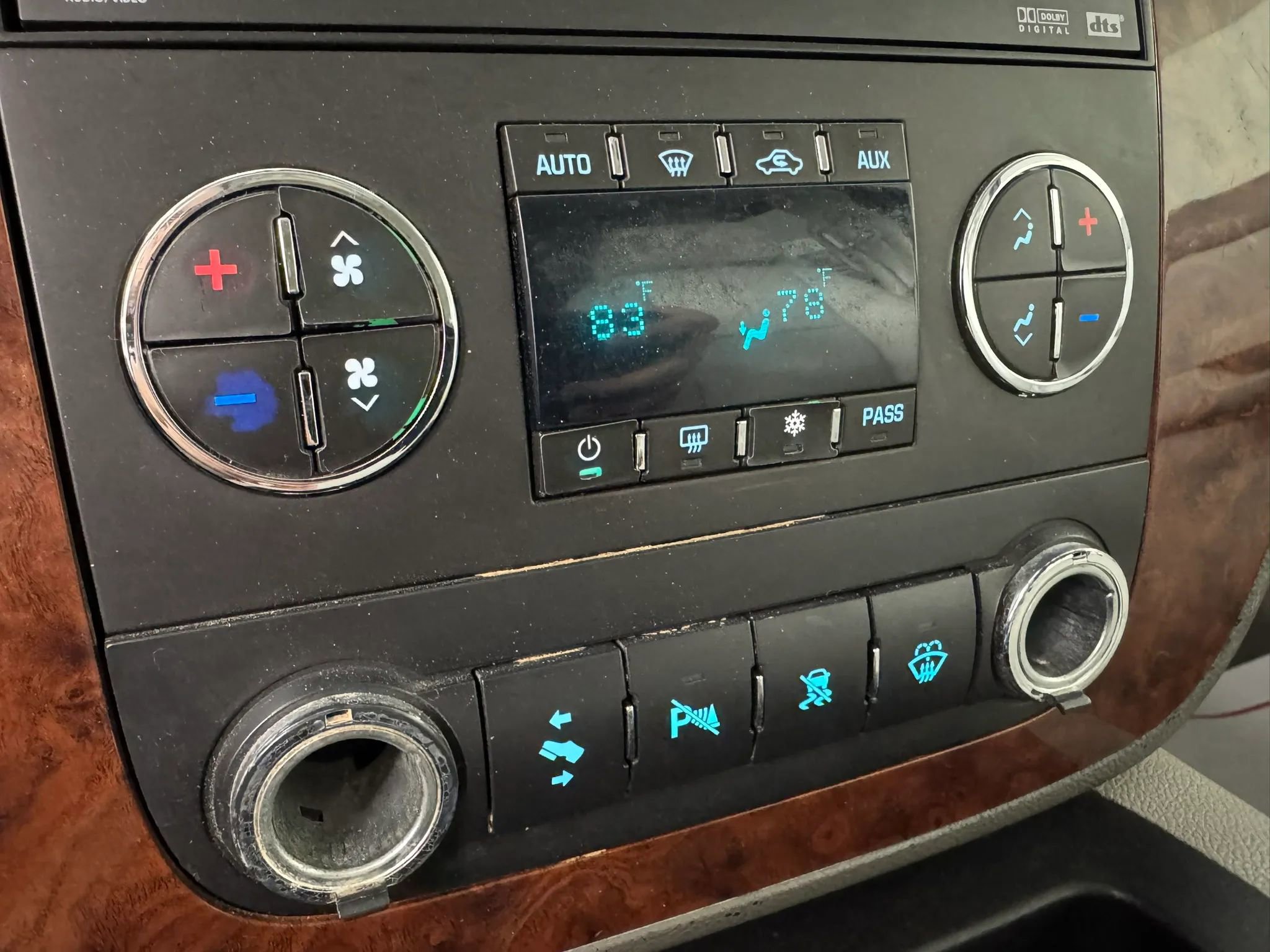 Used 2007 Chevrolet Suburban LTZ w/ LTZ Preferred Equipment Group AWD/4WD image 20