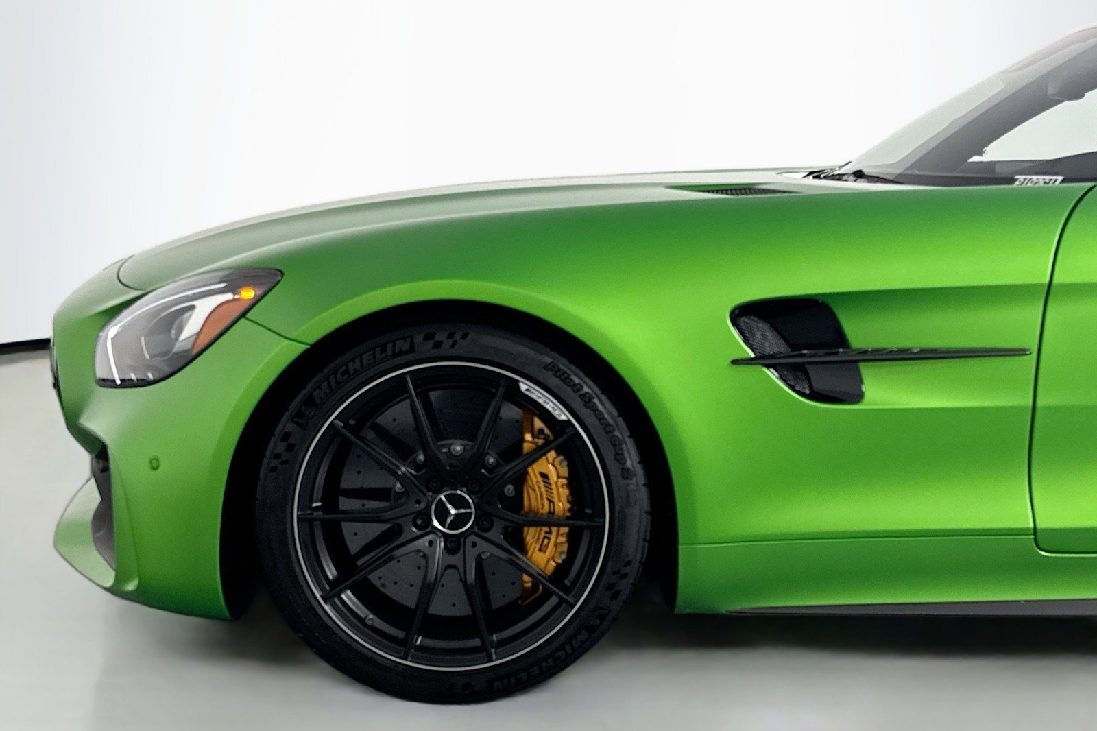 Used 2018 Mercedes-Benz AMG GT R image 8