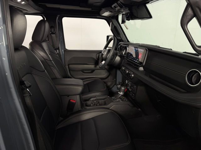 Used 2024 Jeep Wrangler Sahara w/ Technology Group image 15