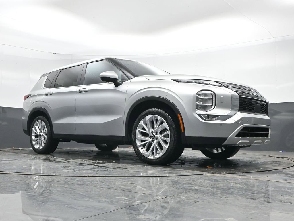 Used 2024 Mitsubishi Outlander SE image 48