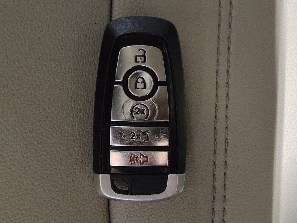 Used 2019 Ford Fusion SEL image 32