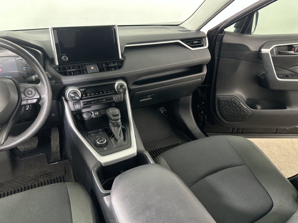 Used 2025 Toyota RAV4 LE AWD/4WD image 21