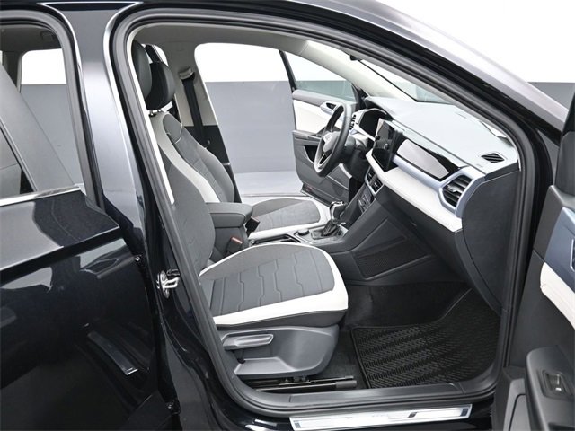 New 2026 Volkswagen Taos SE image 14