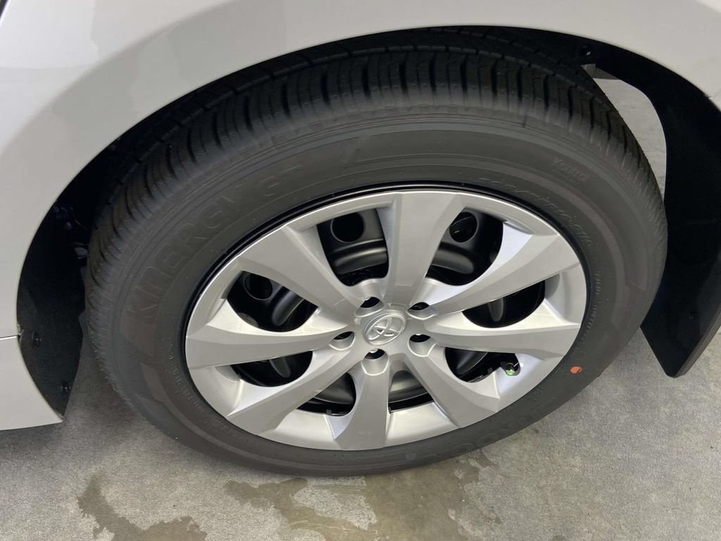 Used 2026 Toyota Corolla LE FWD image 9