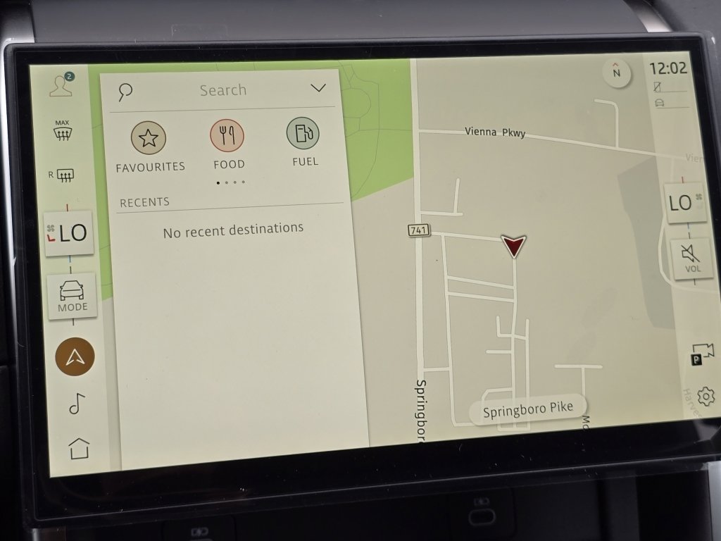 New 2025 Land Rover Discovery Sport S image 4