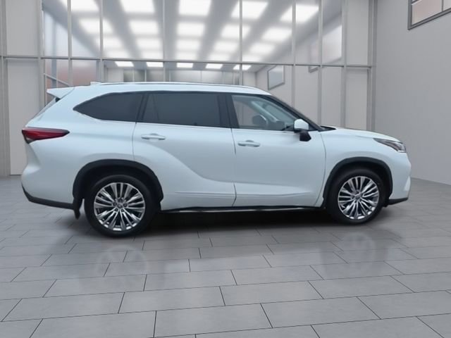 Used 2023 Toyota Highlander Platinum image 9