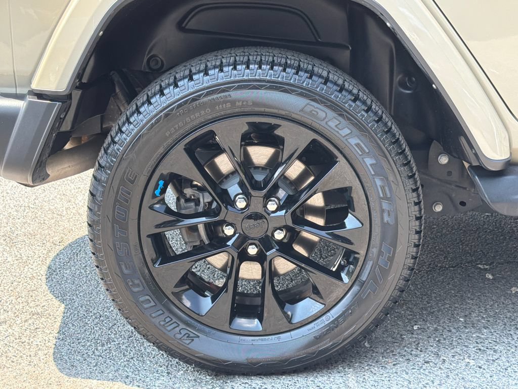 Used 2022 Jeep Wrangler Unlimited Sahara AWD/4WD image 8