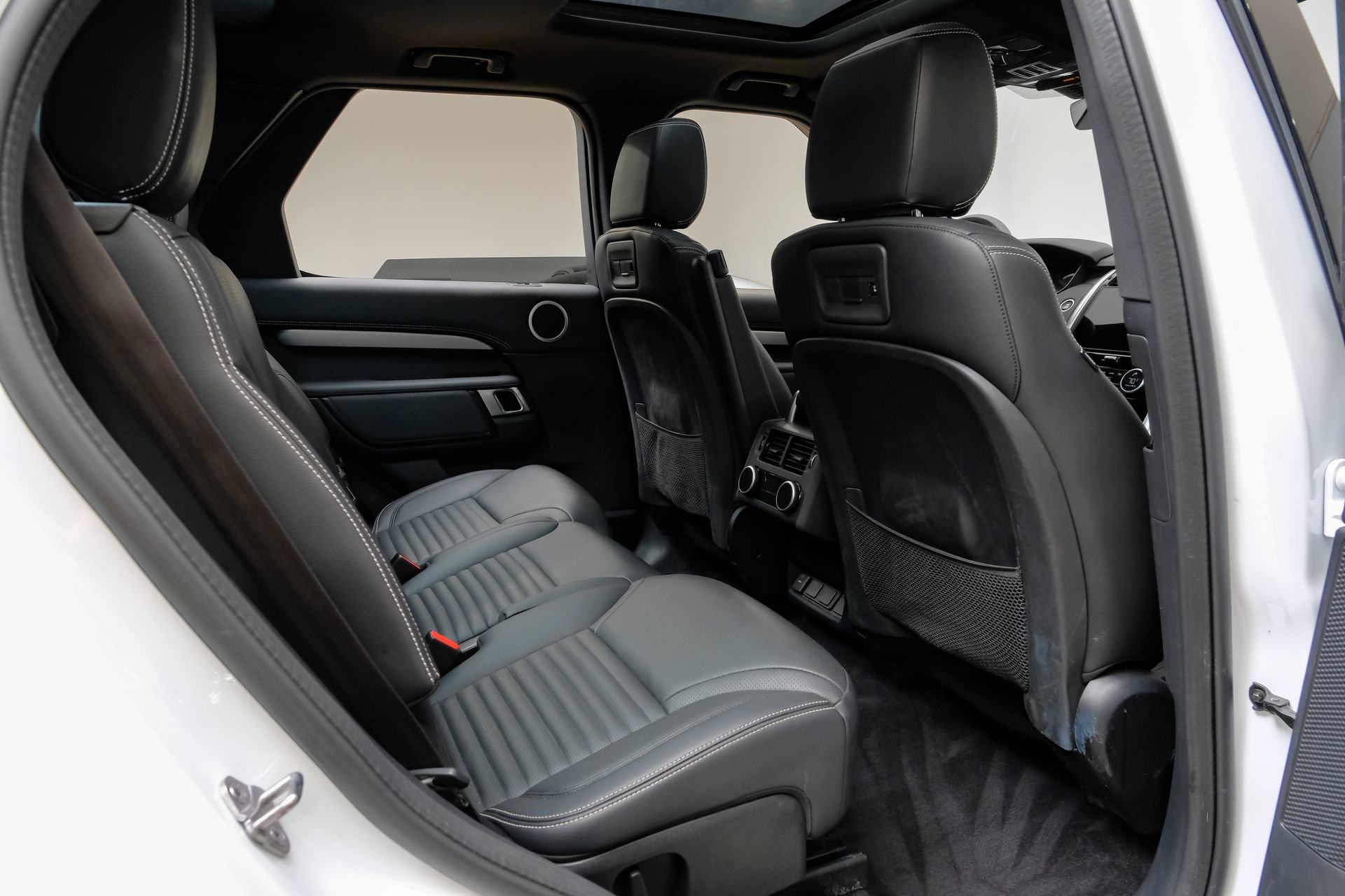 Used 2023 Land Rover Discovery S R-Dynamic image 40