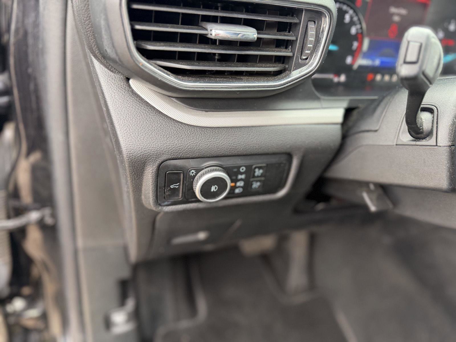 Used 2023 Ford Explorer XLT w/ Equipment Group 202A image 10