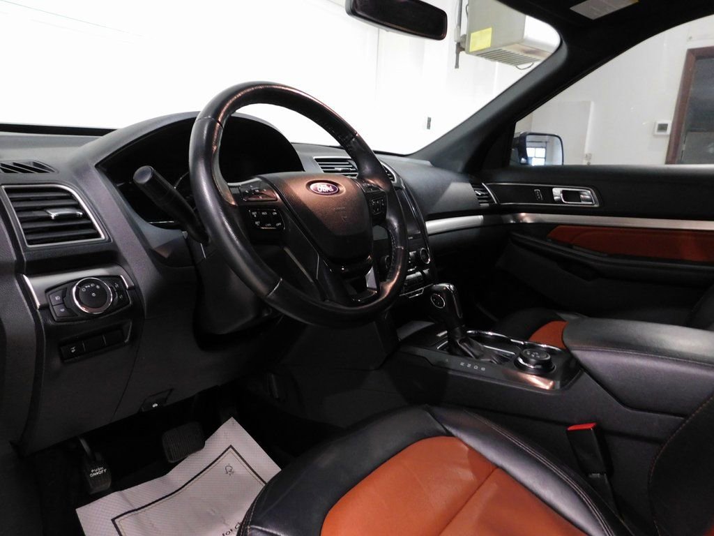 Used 2019 Ford Explorer XLT w/ XLT Desert Copper Package AWD/4WD image 30