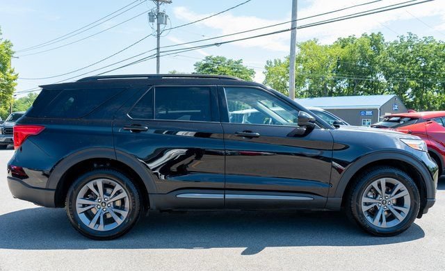 Used 2023 Ford Explorer XLT w/ Equipment Group 202A AWD/4WD image 5