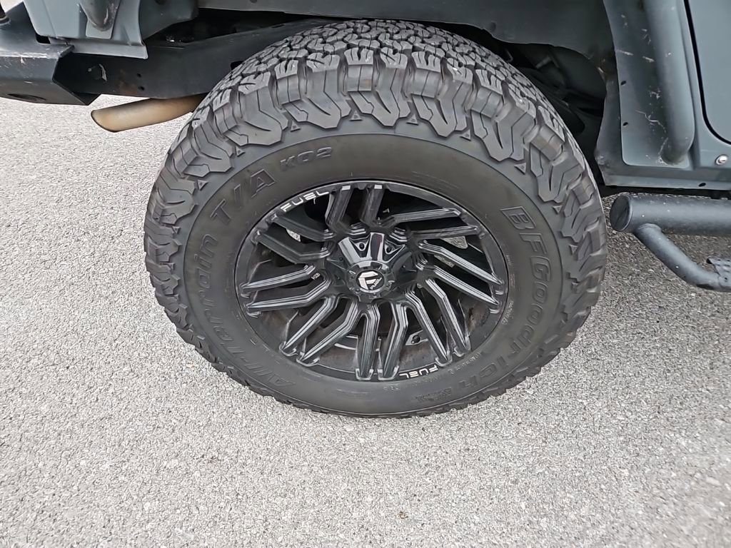 Used 2015 Jeep Wrangler Unlimited Rubicon w/ Connectivity Group image 11