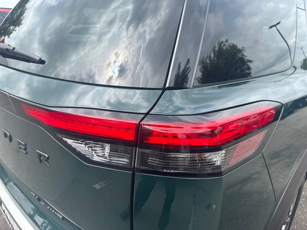 Used 2023 Nissan Pathfinder SL w/ SL Premium Package AWD/4WD image 43