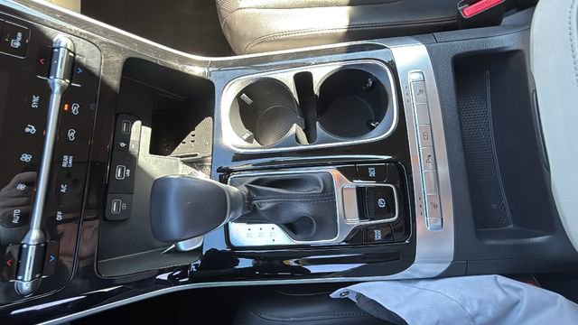 Used 2024 Kia Carnival EX image 29
