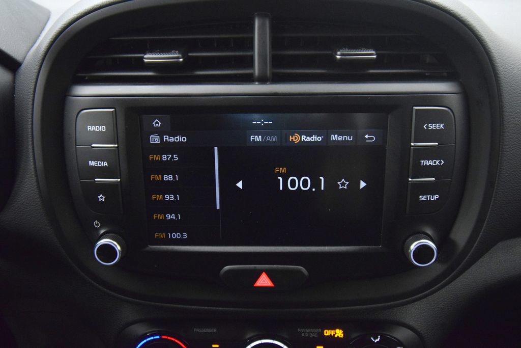 Used 2025 Kia Soul LX w/ LX Technology Package FWD image 15