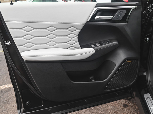 New 2025 Mitsubishi Outlander AWD image 7