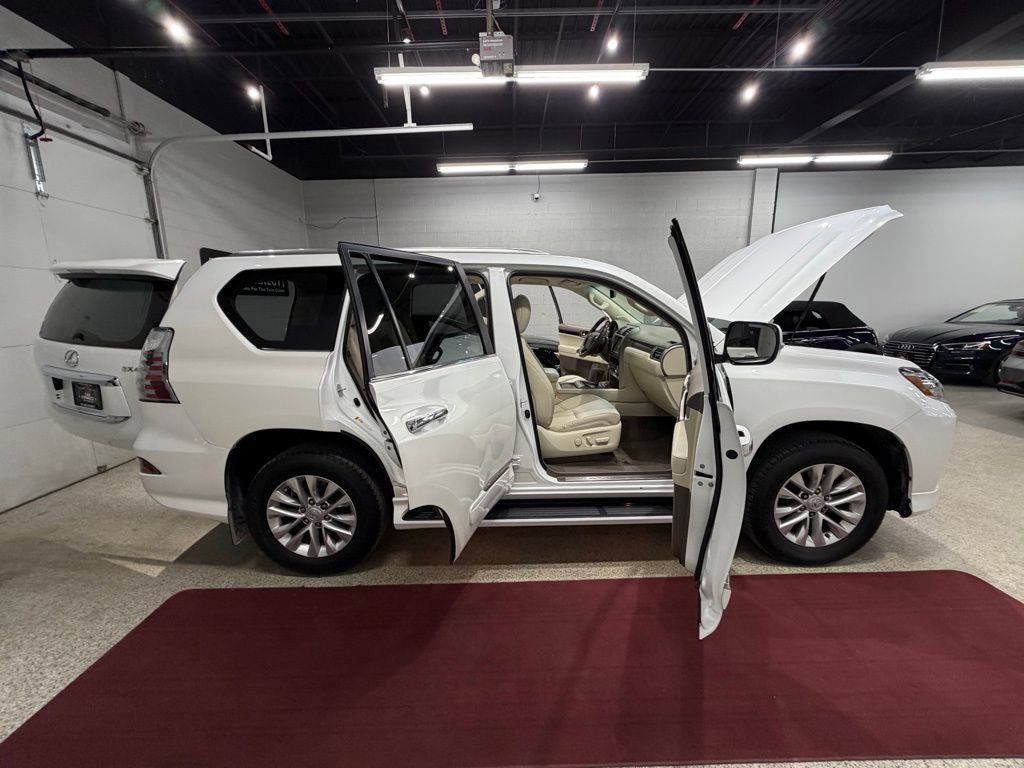 Used 2015 Lexus GX 460 w/ Premium Package image 65
