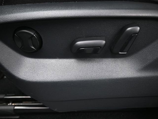 Used 2021 Volkswagen Tiguan SE image 33