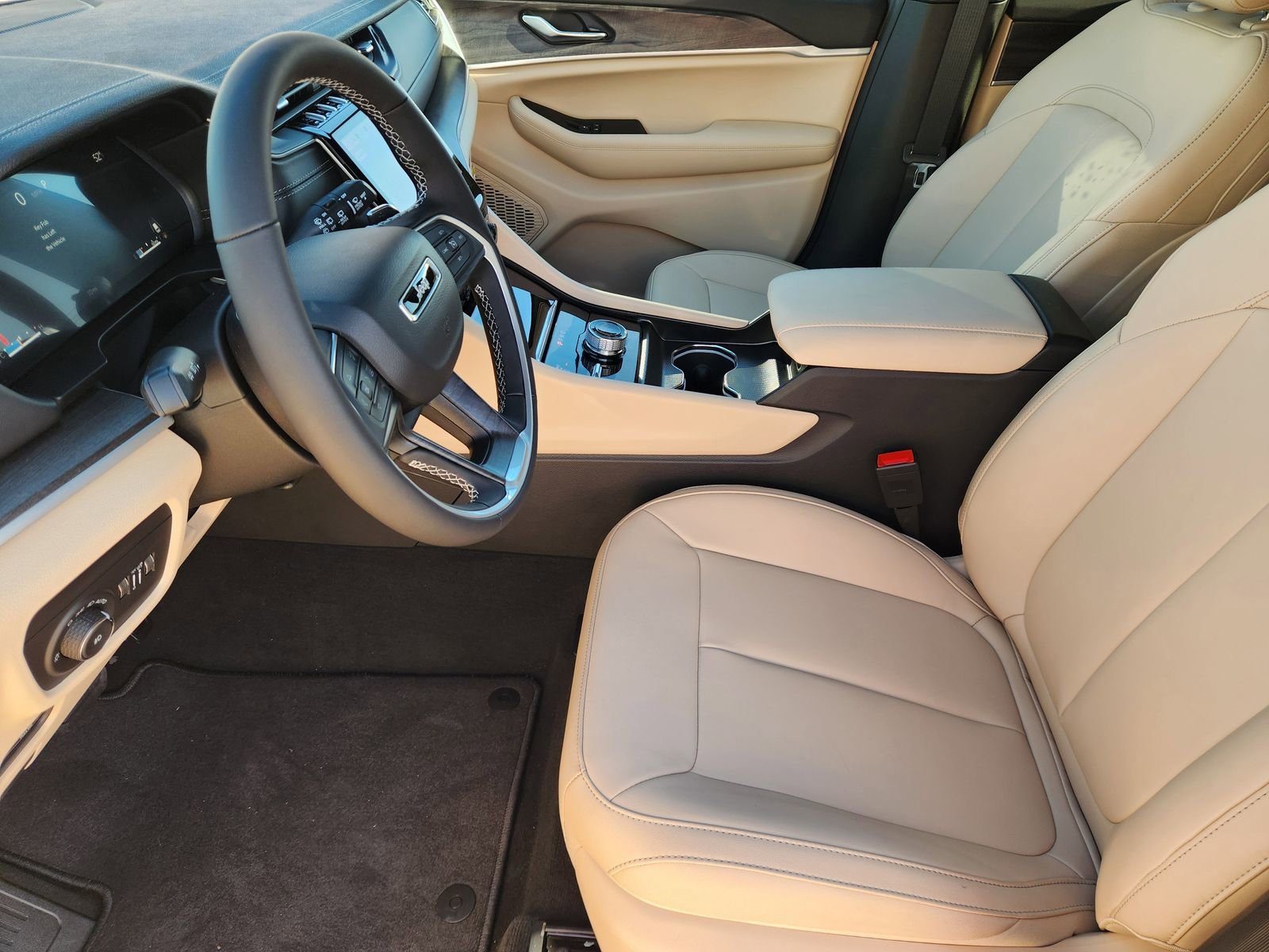 New 2025 Jeep Grand Cherokee Limited image 12