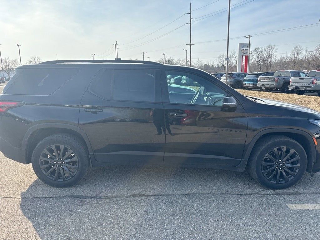 Used 2023 Chevrolet Traverse RS image 3