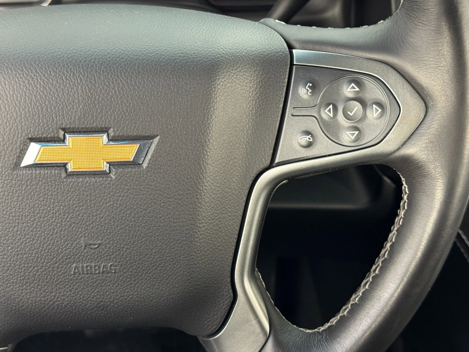 Used 2015 Chevrolet Suburban LTZ RWD image 23