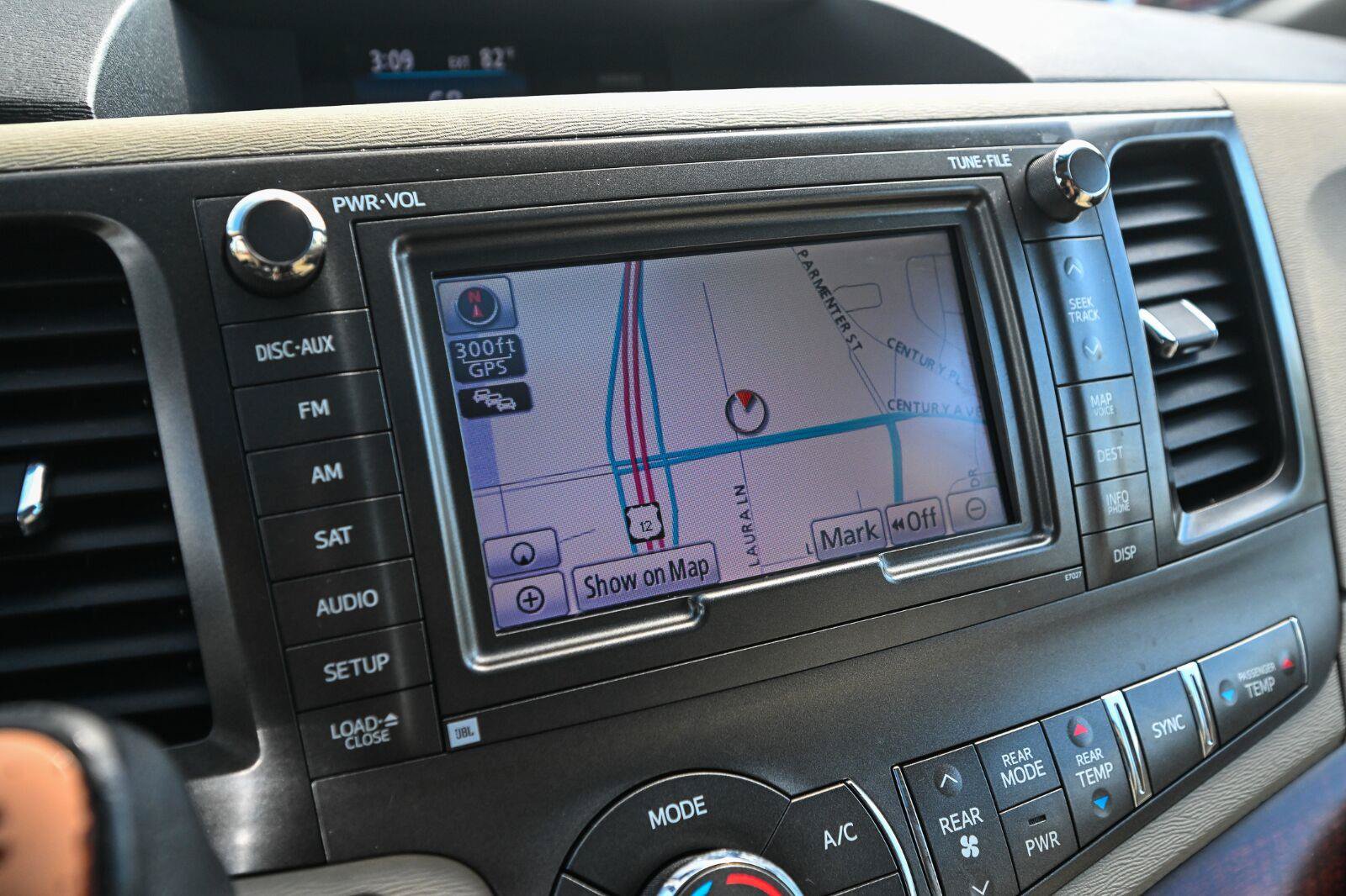 Used 2011 Toyota Sienna Limited w/ Premium Pkg FWD image 41