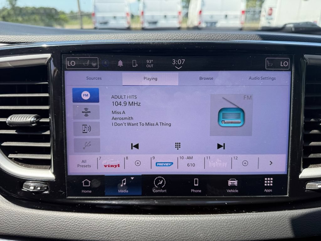Certified 2024 Chrysler Pacifica Touring-L FWD image 19