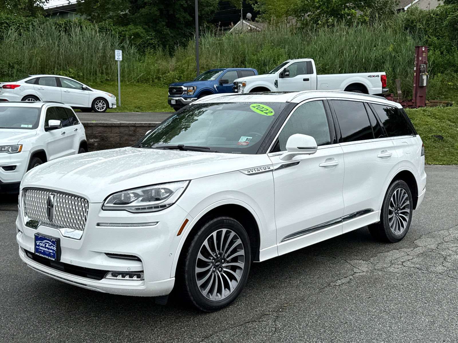 Used 2022 Lincoln Aviator Reserve w/ Equipment Group 201A AWD/4WD image 3