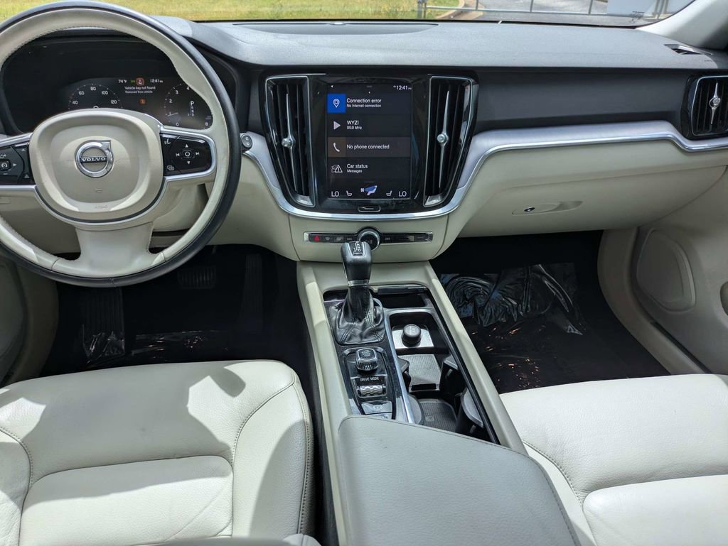 Used 2020 Volvo V60 T5 Momentum FWD image 16