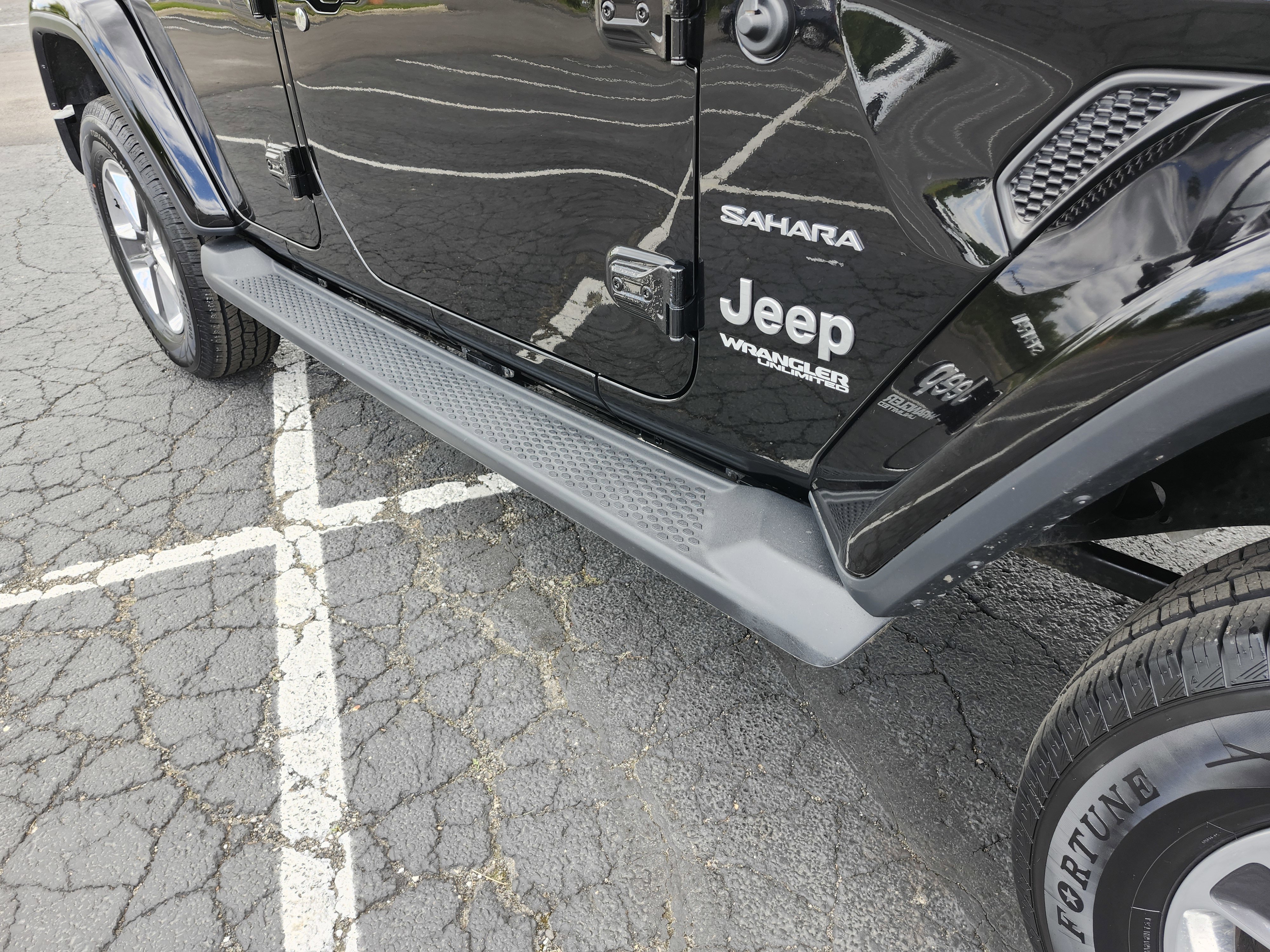 Used 2018 Jeep Wrangler Unlimited Sahara w/ Cold Weather Group AWD/4WD image 13