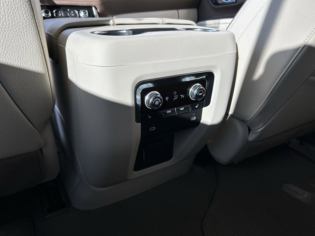 Used 2024 GMC Yukon XL Denali AWD/4WD image 17