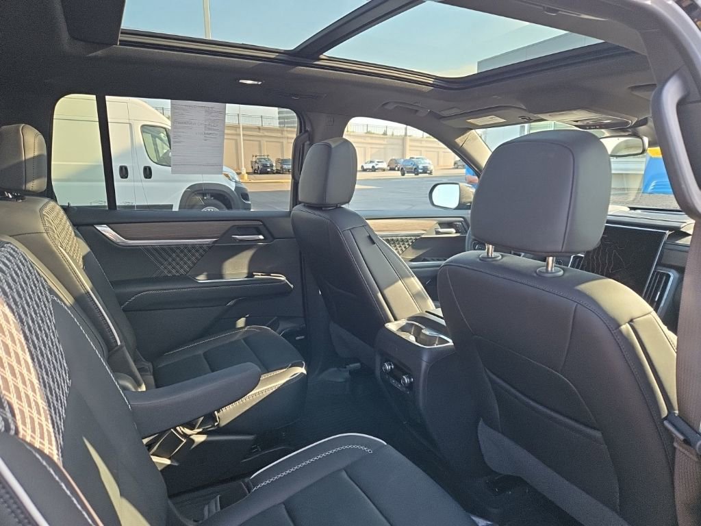 Used 2025 GMC Acadia Denali w/ LPO, Floor Liner Package AWD/4WD image 15
