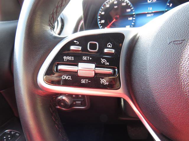 Used 2022 Mercedes-Benz GLB 250 4MATIC w/ Premium Package Lite image 17