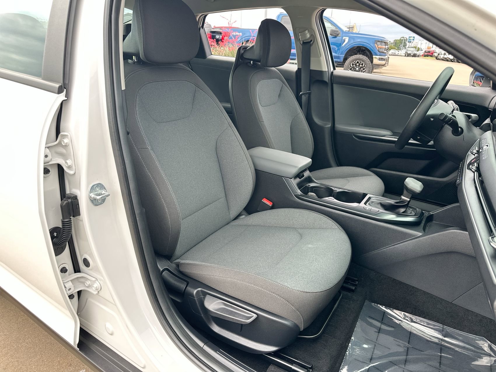 Used 2025 Kia K4 FWD image 22