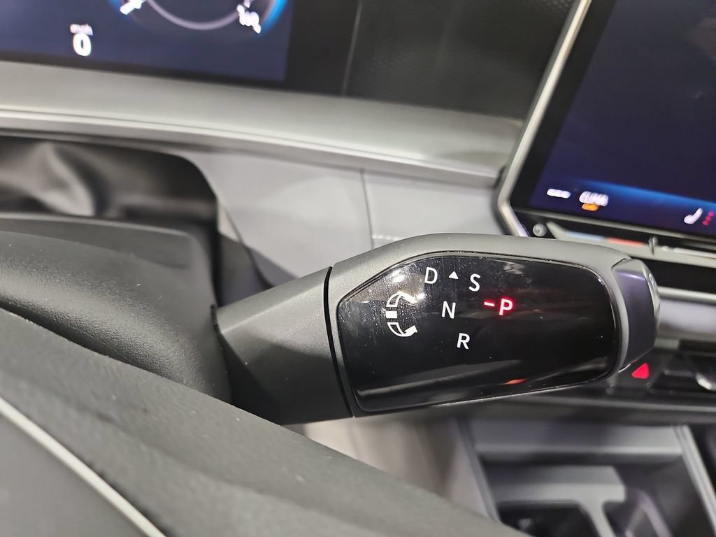 Certified 2025 Volkswagen Tiguan SE R-Line AWD/4WD image 24