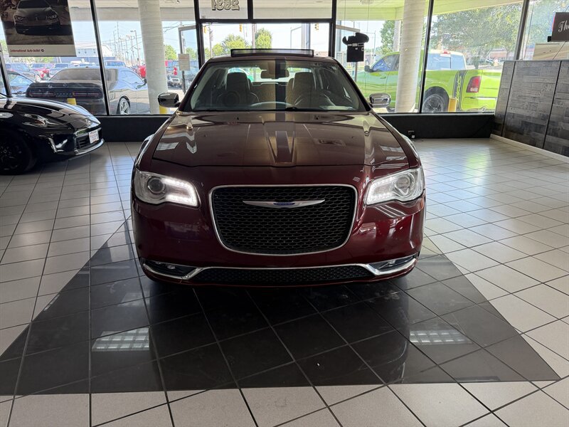 Used 2019 Chrysler 300 Limited RWD image 3