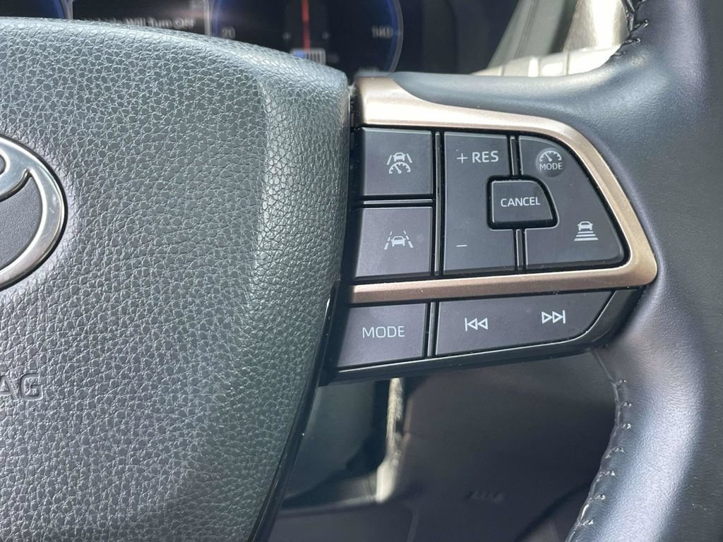Used 2024 Toyota Grand Highlander AWD Hybrid image 32