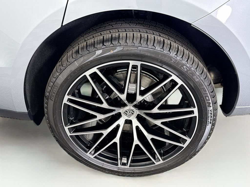 Used 2026 Porsche Macan AWD/4WD image 32