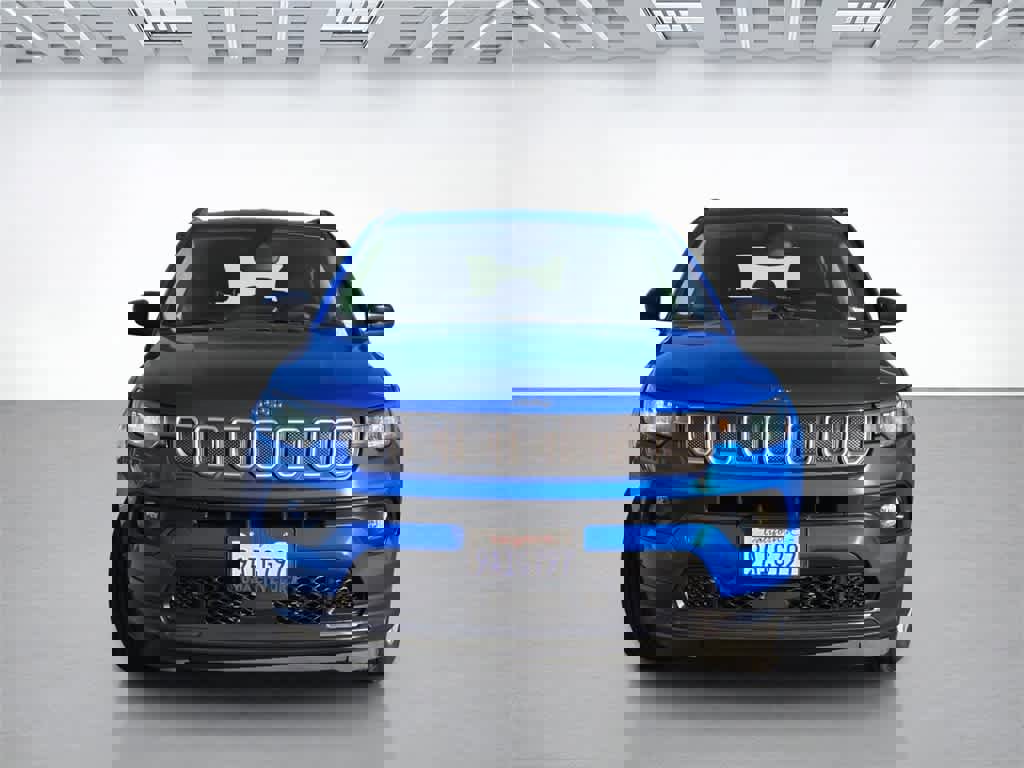 Used 2022 Jeep Compass Latitude image 2