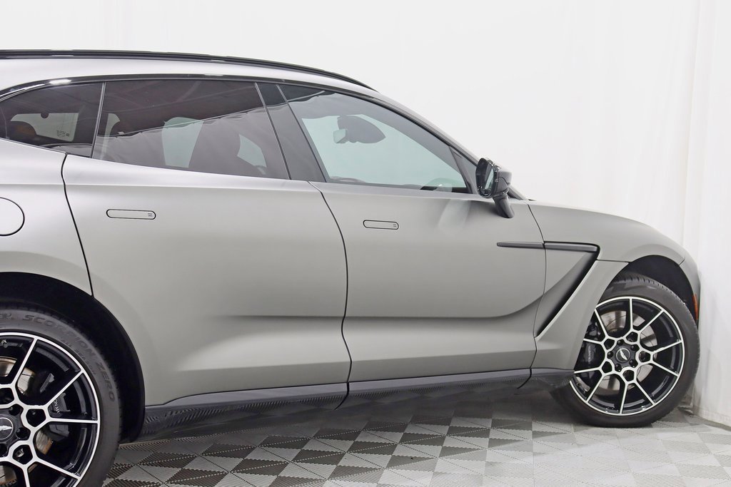 Used 2021 Aston Martin DBX image 11