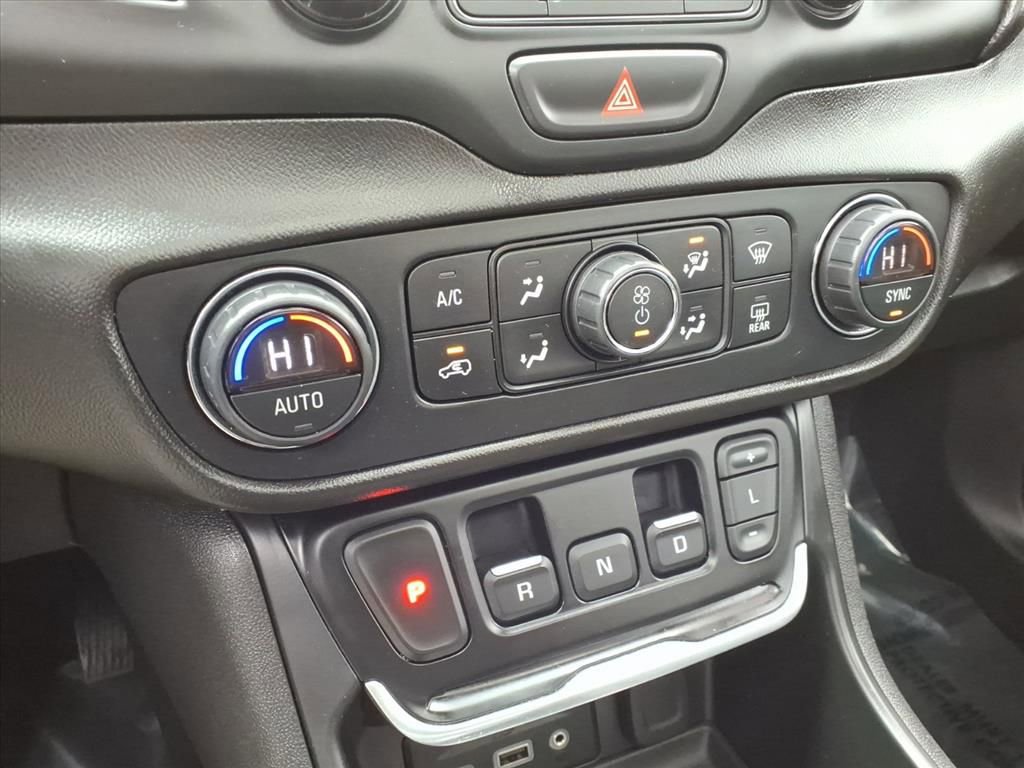 Used 2020 GMC Terrain SLT w/ Preferred Package image 19