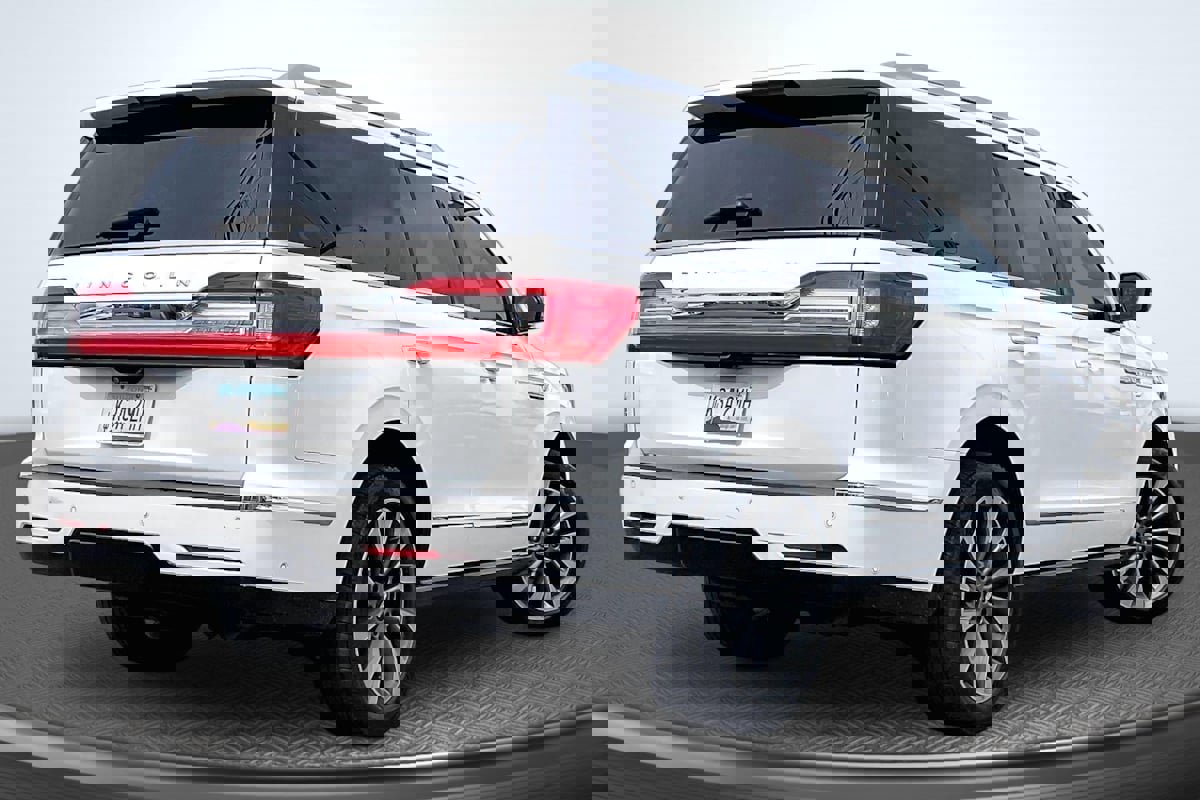 Used 2020 Lincoln Navigator Reserve image 13