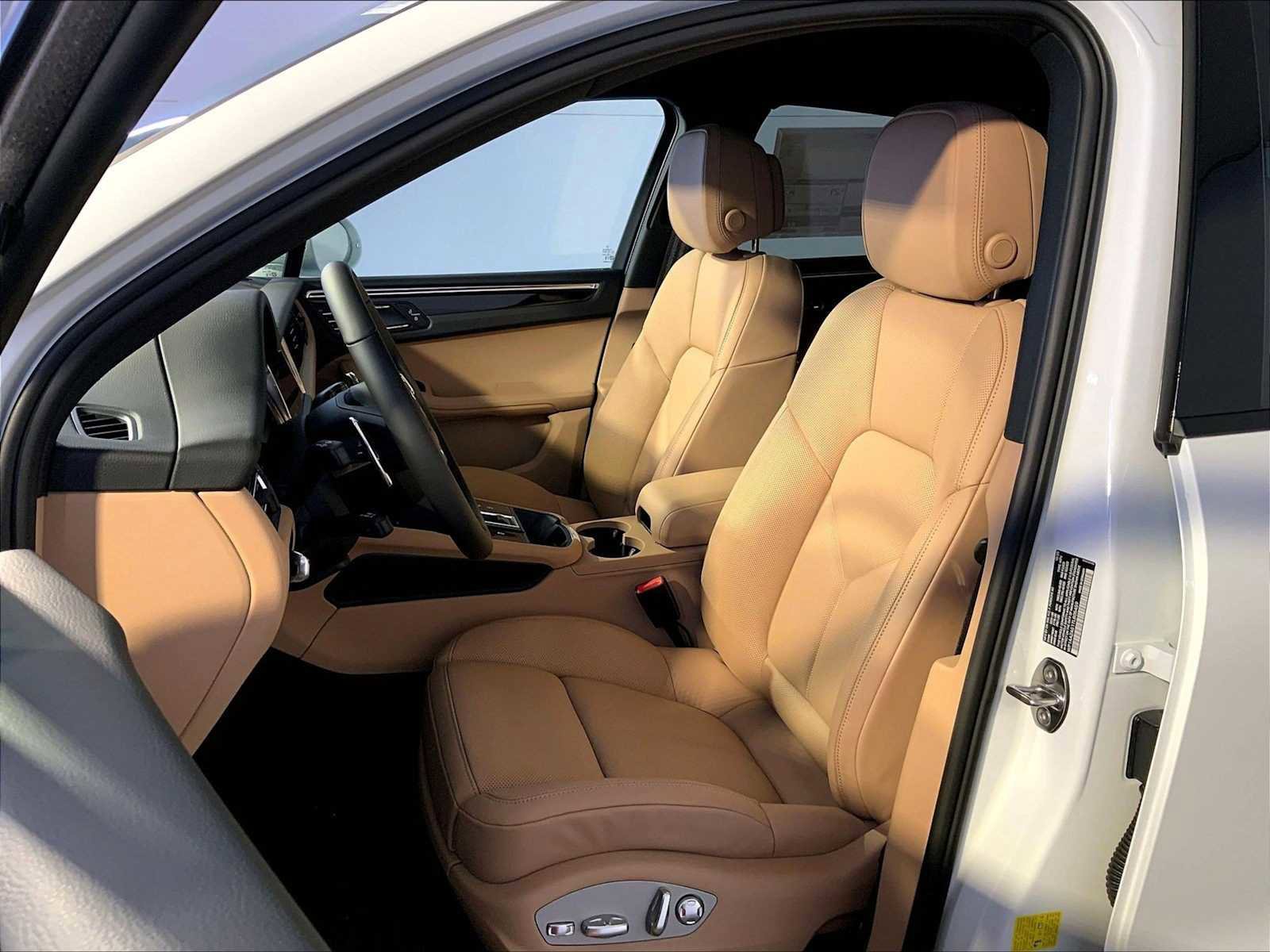 New 2026 Porsche Macan AWD/4WD image 5