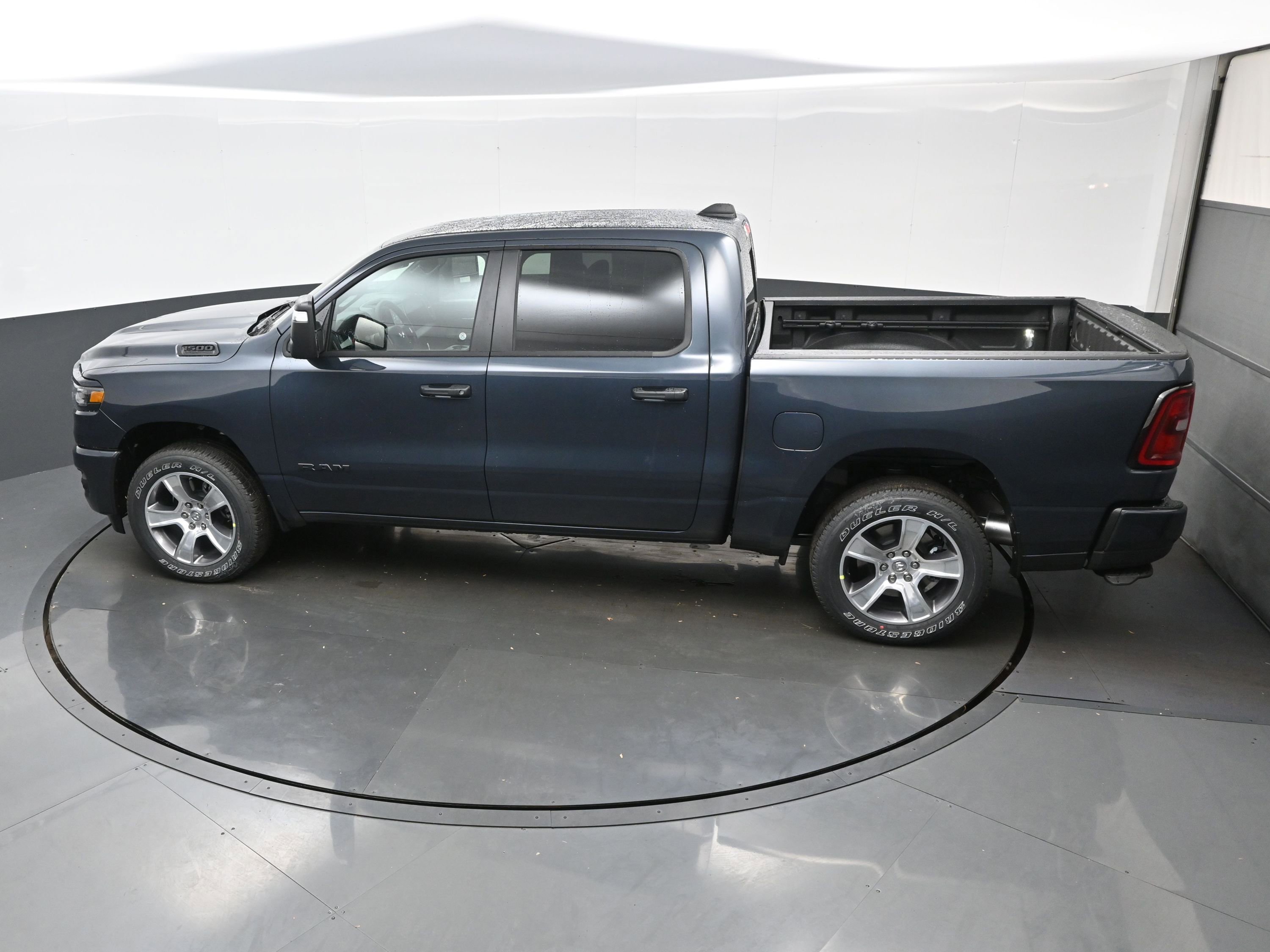New 2026 RAM 1500 Express AWD/4WD image 19