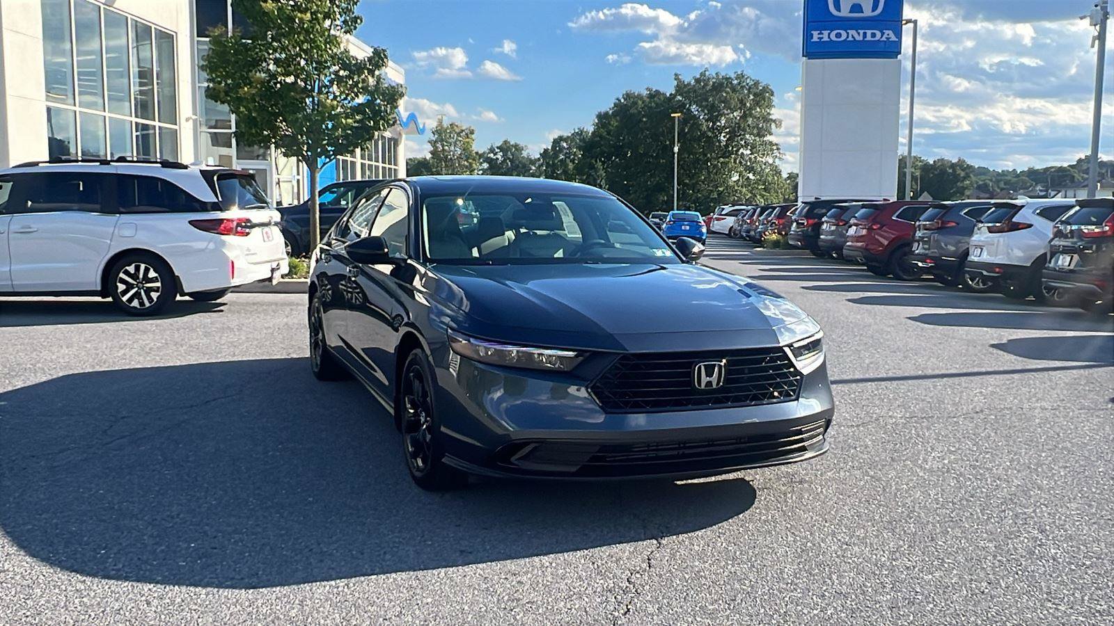 Used 2025 Honda Accord SE image 1