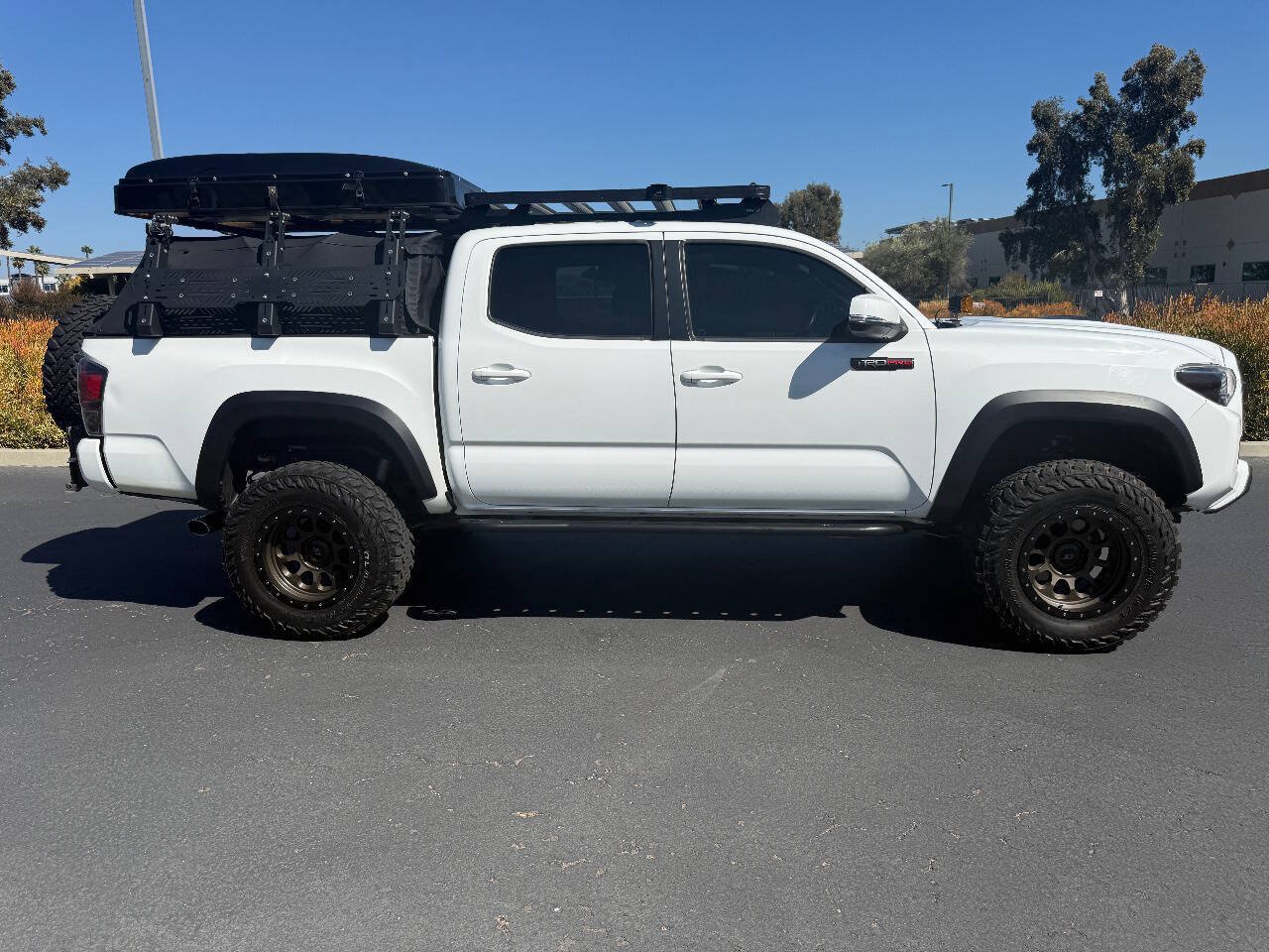 Used 2017 Toyota Tacoma TRD Pro AWD/4WD image 2