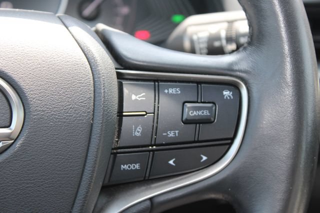 Certified 2024 Lexus UX 250h FWD image 17