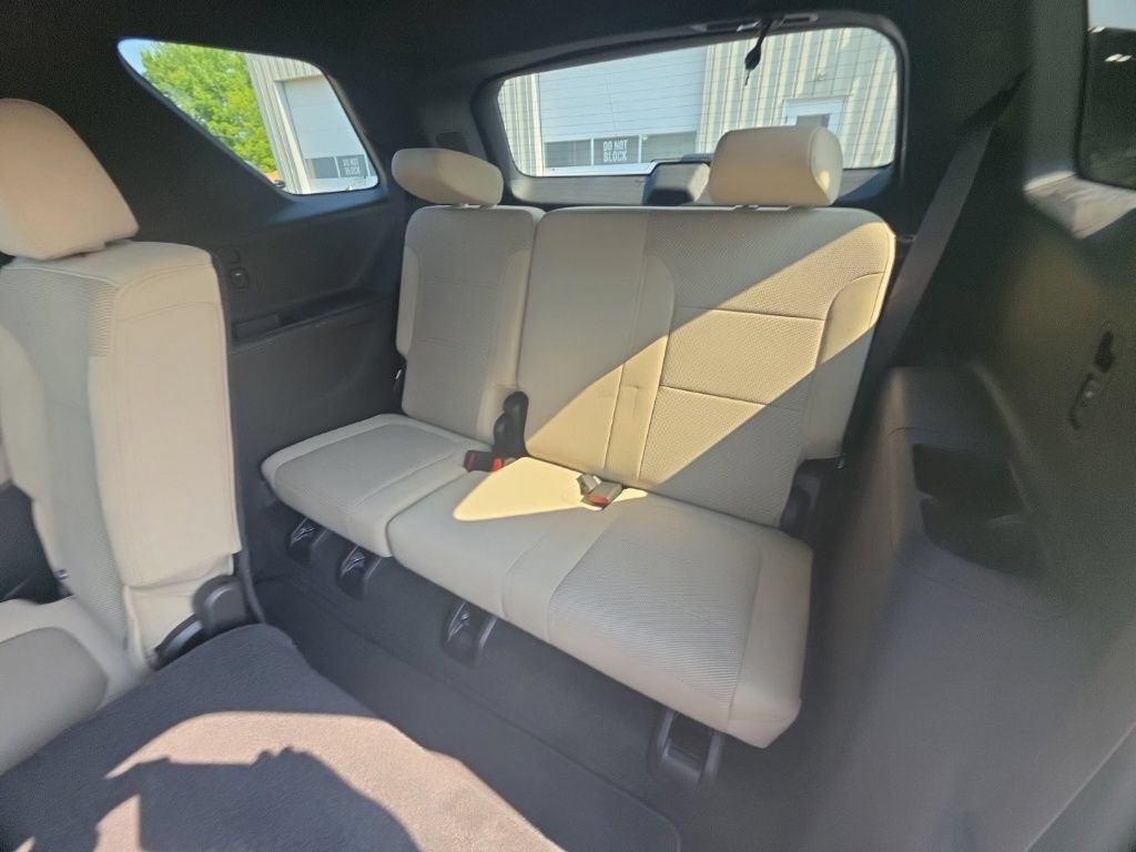 Used 2023 Chevrolet Traverse LS AWD/4WD image 27